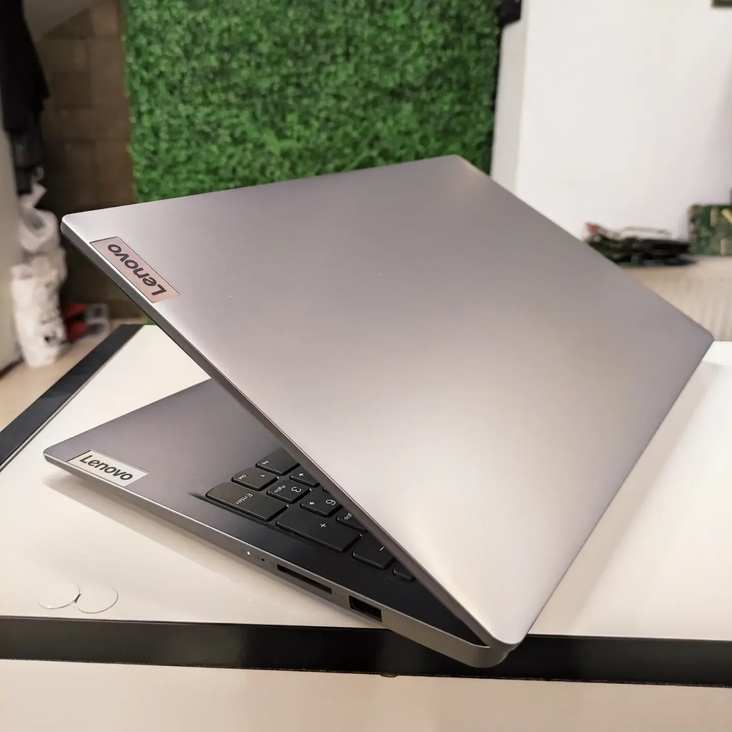 Lenovo IdeaPad Slim 3 i5-12450H (12. Nesil) | 8GB RAM | 512GB SSD