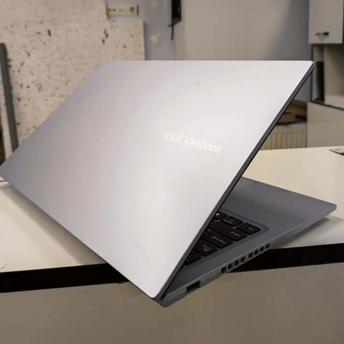 Asus VivoBook i5-1235U (12. Nesil) | 8GB RAM | 256GB SSD